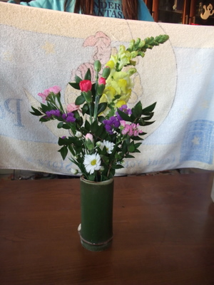 子供達と花をいけてみました。