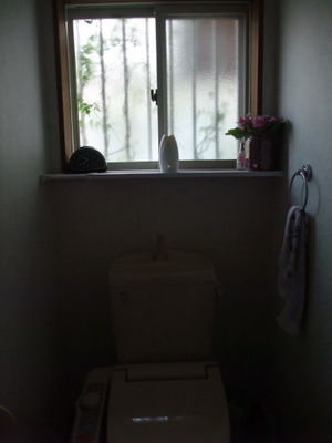 センサー&スプレーを置いて、こっそりトイレに入ろう。