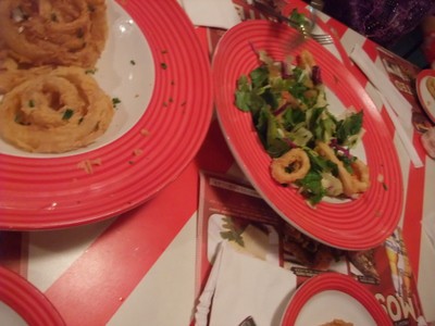 サラダとオニオンリング