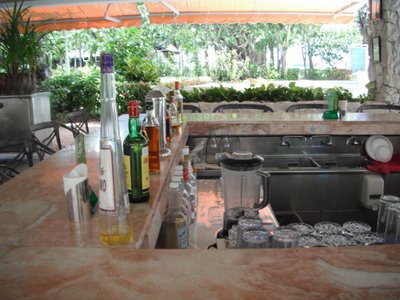 サイパン ハファダイホテル プールサイドバー